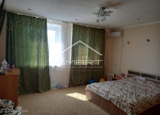 Продам 4-комнатную квартиру, 73 м2, Апшеронск, улица Ворошилова, 1А