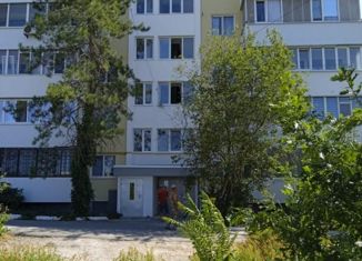 2-комнатная квартира на продажу, 58 м2, посёлок городского типа Черноморское, улица Димитрова, 3