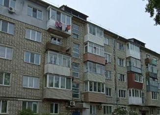 Продается трехкомнатная квартира, 60.5 м2, поселок Береговой, улица Первостроителей, 1