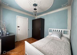 Продается 4-ком. квартира, 63 м2, Нальчик, улица 2-й Таманской Дивизии, 424, район Дубки