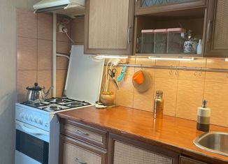 Продам 4-комнатную квартиру, 49 м2, Санкт-Петербург, бульвар Новаторов, 17А, метро Ленинский проспект