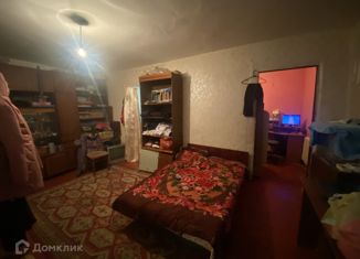 Четырехкомнатная квартира на продажу, 56.8 м2, поселок Заводской, улица Мира, 45