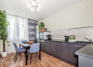 Продаю 2-комнатную квартиру, 67.6 м2, Екатеринбург, улица Гастелло, 32А, улица Гастелло