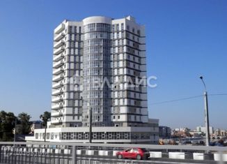 Продается 1-комнатная квартира, 65.5 м2, Челябинск, улица Свободы, 4, Центральный район