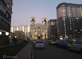 Продам 1-ком. квартиру, 27 м2, Краснодар, бульвар Адмирала Пустошкина, 11, ЖК Титаны