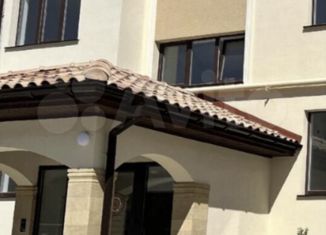 Продаю 1-ком. квартиру, 46 м2, Феодосия, улица Гарнаева, 59