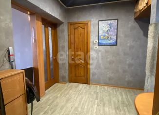 Продаю трехкомнатную квартиру, 60 м2, Кемеровская область, улица Гагарина, 1