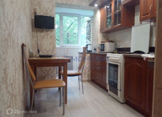 Продам 2-ком. квартиру, 43 м2, Нижний Новгород, улица Адмирала Макарова, 7, метро Заречная