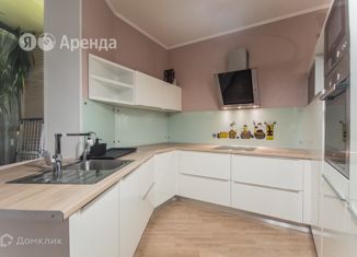 Сдаю 2-ком. квартиру, 59 м2, деревня Кудрово, Центральная улица, 52к3