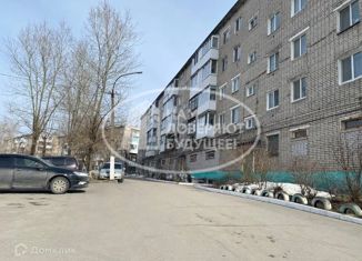 Продам 1-ком. квартиру, 30 м2, Соликамск, улица 20-летия Победы, 198