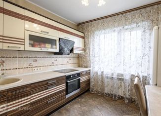 Продается 2-комнатная квартира, 53.7 м2, Новосибирск, Киевская улица, 2