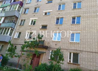 Продажа трехкомнатной квартиры, 48 м2, поселок городского типа Некрасовское, улица Космонавтов, 8