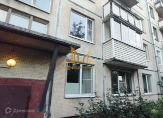 Продается трехкомнатная квартира, 55.6 м2, Санкт-Петербург, Бассейная улица, 77, метро Парк Победы