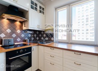Продается 3-комнатная квартира, 79.4 м2, Омская область, улица Конева, 8