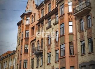 Продам 2-ком. квартиру, 65.8 м2, Санкт-Петербург, 8-я линия Васильевского острова, 53, метро Василеостровская