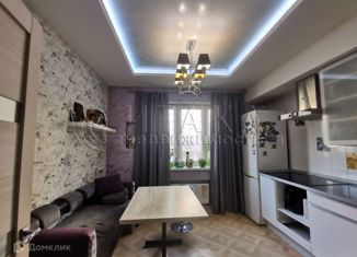 Продаю 2-ком. квартиру, 60 м2, Санкт-Петербург, Парашютная улица, 56к3, ЖК Каменка