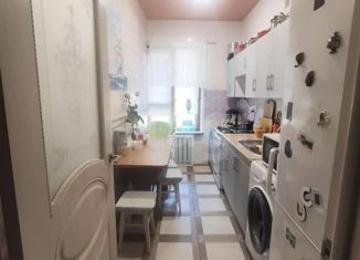 Продаю 3-комнатную квартиру, 66 м2, Новочеркасск, улица Бакунина, 13