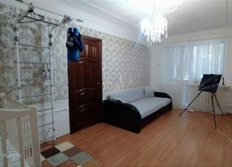 Продаю 2-комнатную квартиру, 42 м2, Нальчик, улица Мальбахова, 26, район Богданка