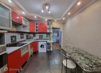 Трехкомнатная квартира в аренду, 80 м2, Тобольск, микрорайон 7А, 21Б