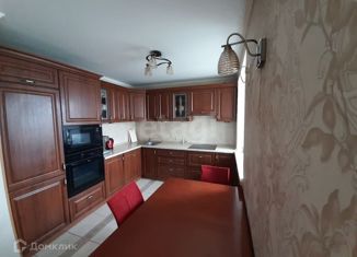 Сдается в аренду 2-комнатная квартира, 60 м2, Тюмень, улица Ленина, 81