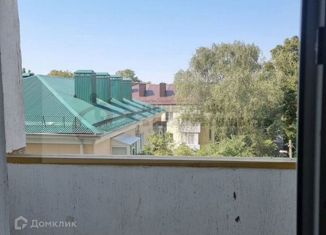 Продажа 2-ком. квартиры, 72 м2, Ставрополь, Социалистическая улица, 17, микрорайон №20