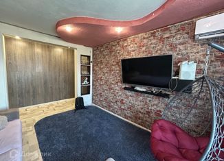 Продаю двухкомнатную квартиру, 47.6 м2, Курган, улица Дзержинского, 8, жилой район Северный