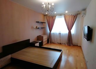 Однокомнатная квартира в аренду, 40 м2, Москва, улица Твардовского, 2к4, метро Строгино