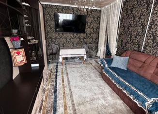 Продам трехкомнатную квартиру, 68.9 м2, поселок городского типа Уренгой, 2-й микрорайон, 28