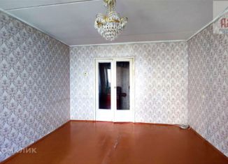 Продаю трехкомнатную квартиру, 64 м2, Ахтубинск, 1-й микрорайон, 1