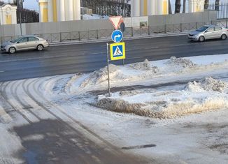 Продаю 2-ком. квартиру, 58.2 м2, Петергоф, Санкт-Петербургский проспект, 48