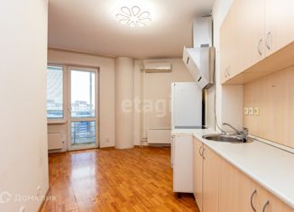 Продаю 2-ком. квартиру, 73.6 м2, Екатеринбург, улица Готвальда, 14А, метро Динамо