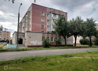 Продается трехкомнатная квартира, 57.4 м2, Йошкар-Ола, улица Волкова, 64, микрорайон Прибрежный