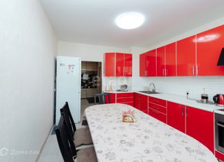 Продам 4-ком. квартиру, 103.6 м2, Уфа, улица Комарова, 8, Орджоникидзевский район