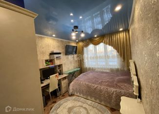 Трехкомнатная квартира на продажу, 77 м2, Тюменская область, улица Николая Зелинского, 19