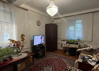 Трехкомнатная квартира на продажу, 61 м2, Волгоград, Аджарская улица, 35