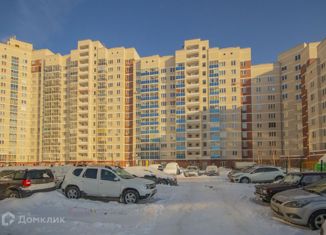Продается 2-комнатная квартира, 55 м2, Екатеринбург, Хрустальногорская улица, 84, метро Чкаловская