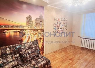 Продам трехкомнатную квартиру, 63 м2, Нижний Новгород, улица Энтузиастов, 12, улица Энтузиастов