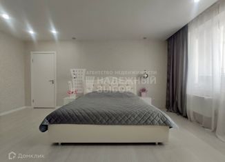 Продам 2-ком. квартиру, 83.7 м2, деревня Дударева, улица Созидателей, 10, ЖК Комарово