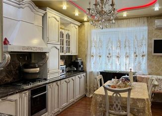 Продается трехкомнатная квартира, 118.5 м2, Астраханская область, улица Менжинского, 6