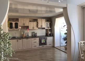 Продаю четырехкомнатную квартиру, 90.5 м2, Артём, улица Кирова, 74