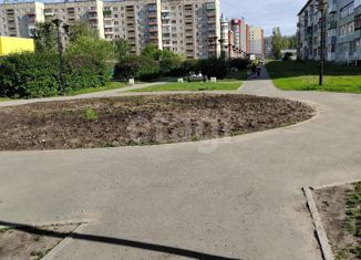 Трехкомнатная квартира на продажу, 65.3 м2, Новоалтайск, 8-й микрорайон, 11