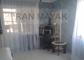 Трехкомнатная квартира на продажу, 61.2 м2, поселок Табачный, Шоссейная улица, 42А