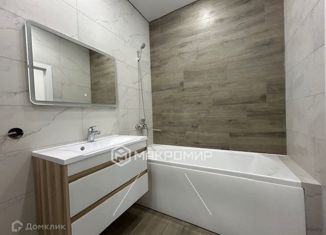 Продаю двухкомнатную квартиру, 63.3 м2, посёлок Мичуринский, микрорайон Мегаполис-Парк, 16к1