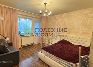 Продам 1-ком. квартиру, 42 м2, деревня Хохряки, улица Макаренко, 15