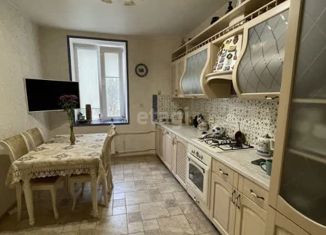 Продам 5-комнатную квартиру, 119.5 м2, Великий Новгород, улица Черняховского, 98/18