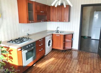 Продаю двухкомнатную квартиру, 56 м2, Нижний Новгород, Народная улица, 52, метро Бурнаковская