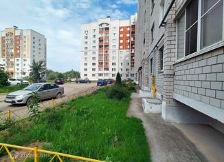 Продам 3-ком. квартиру, 84.5 м2, Великий Новгород, улица Кочетова, 30к2