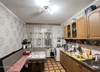 Продается четырехкомнатная квартира, 80.9 м2, Крымск, улица Маршала Жукова, 17