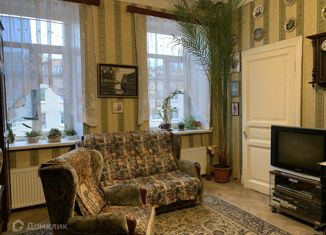 Продаю 4-ком. квартиру, 81 м2, Санкт-Петербург, 16-я линия Васильевского острова, 53, метро Василеостровская