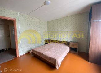 Продается двухкомнатная квартира, 53.7 м2, Крымск, улица Маршала Жукова, 11
